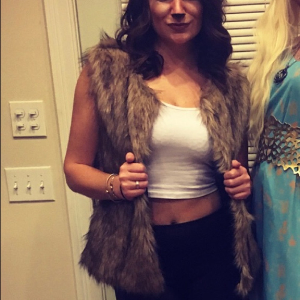 Faux fur vest by Tanming